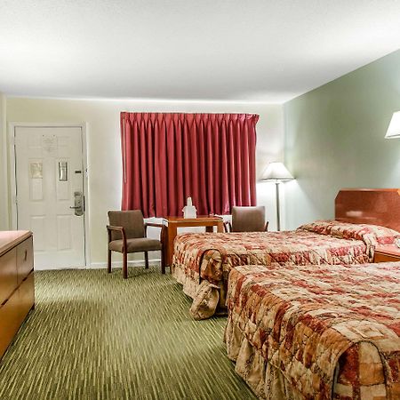 Rodeway Inn Groton Buitenkant foto