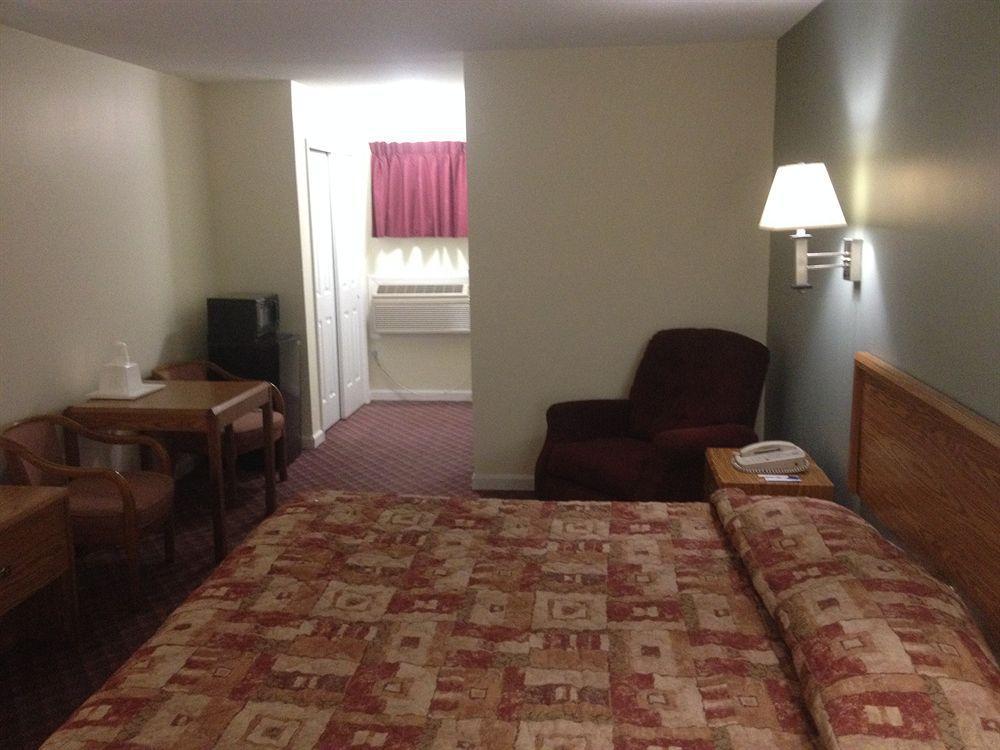 Rodeway Inn Groton Buitenkant foto