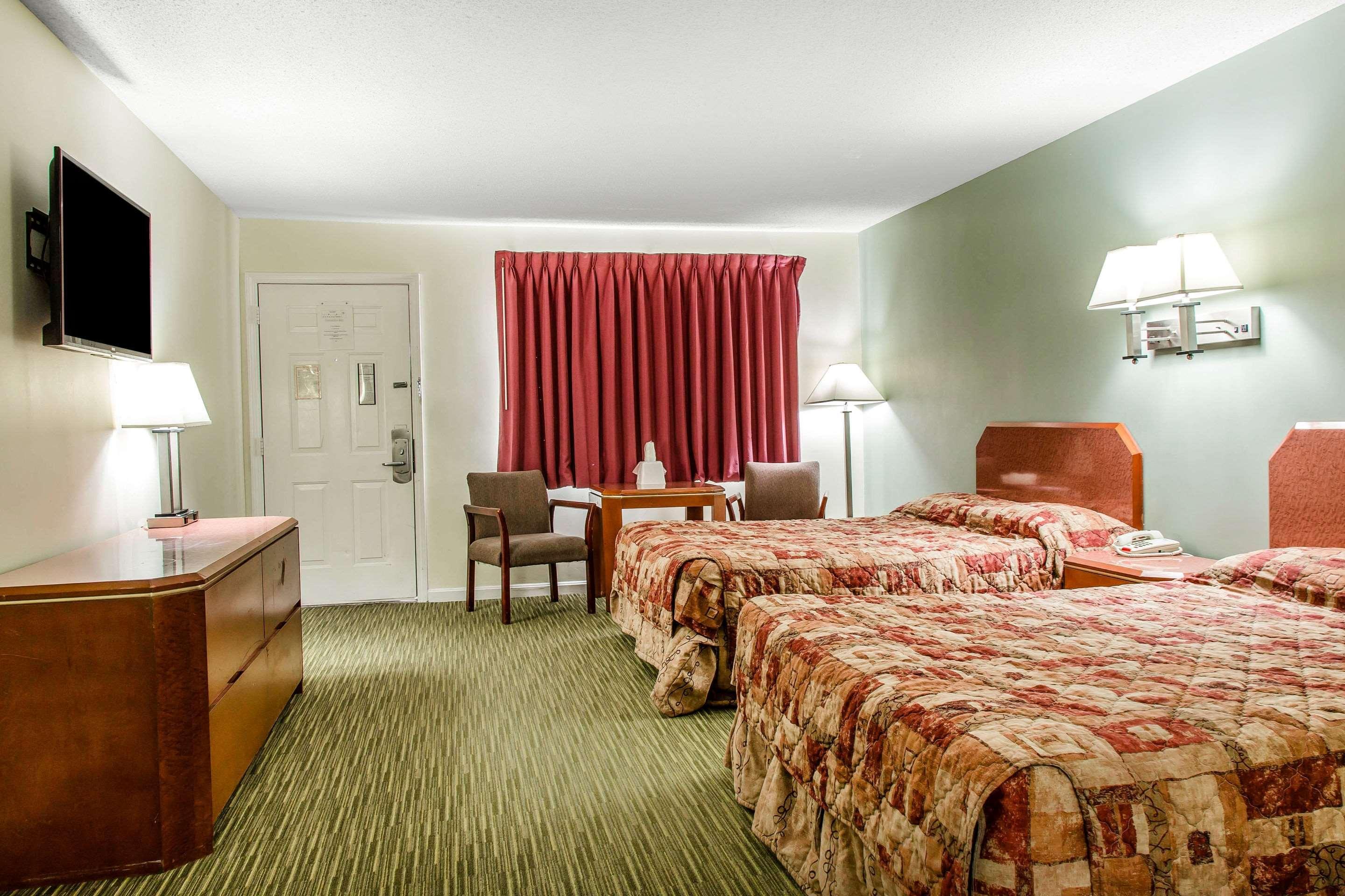 Rodeway Inn Groton Buitenkant foto