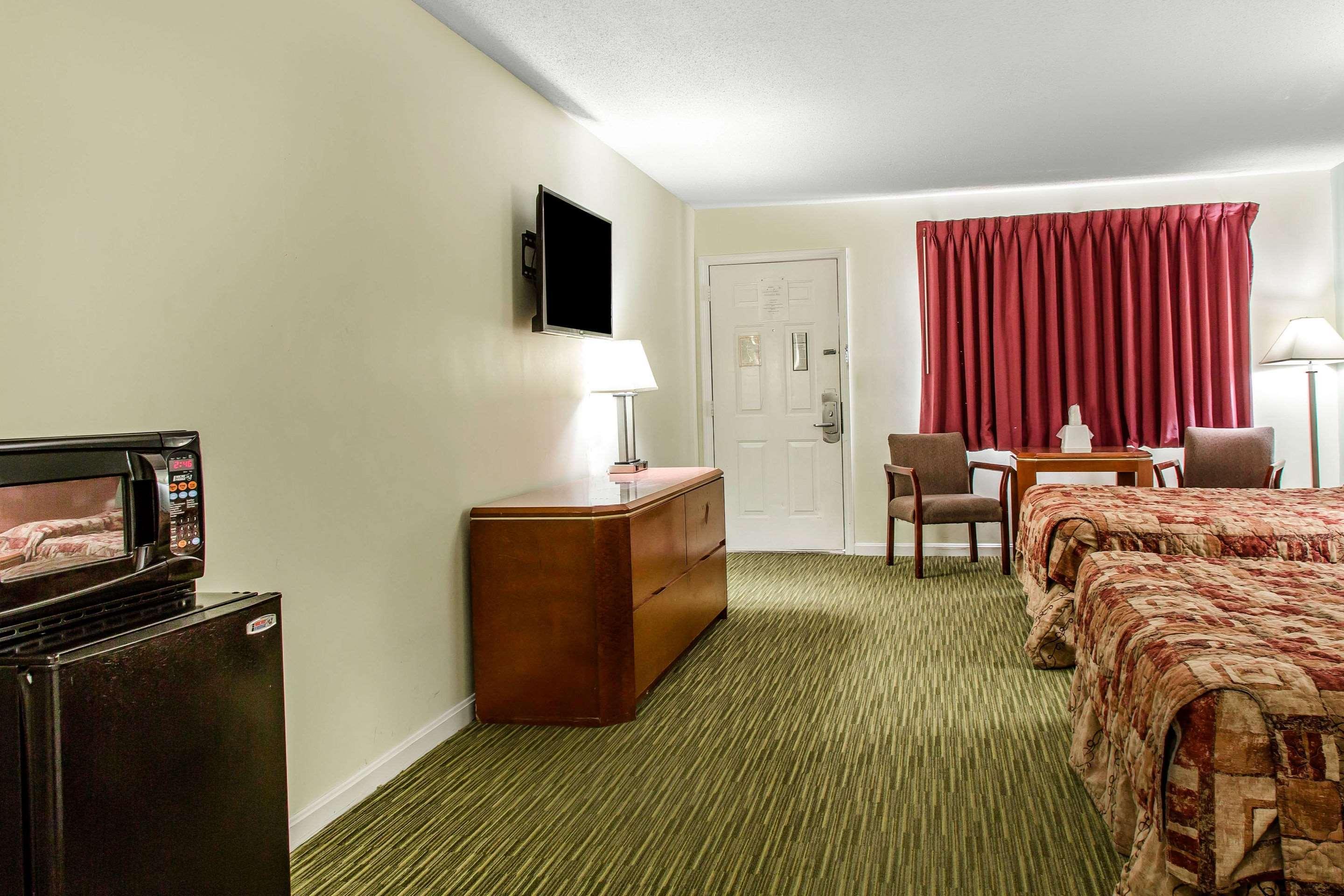 Rodeway Inn Groton Buitenkant foto